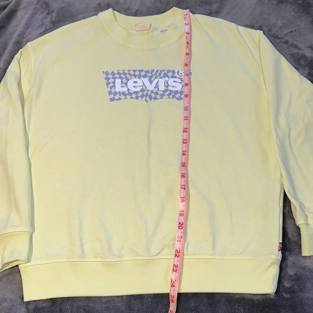 Levi’s Crewneck - Picture 6 of 9